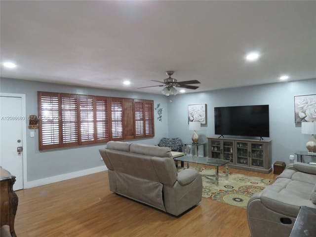 11840 NE 19th Drive 26, North Miami, FL 33181