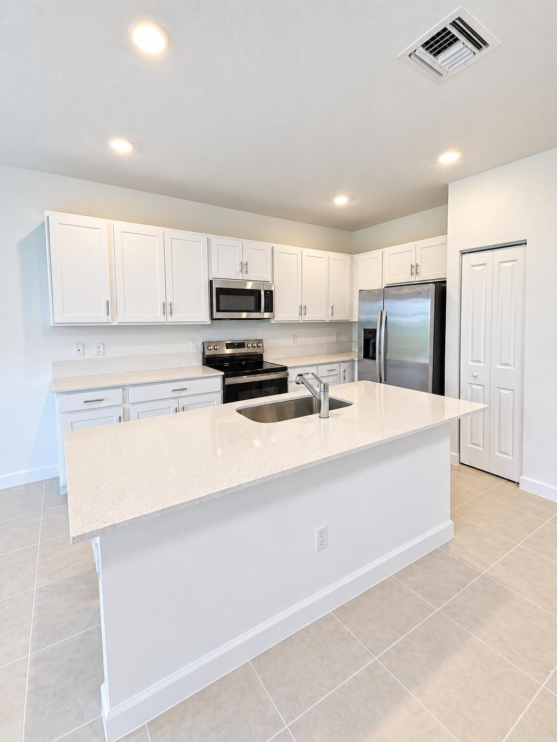 321 SE CROSSOAK Lane, Port St. Lucie, FL 34984 photo 4