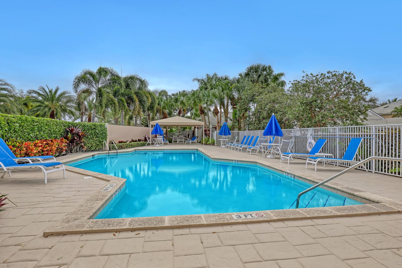24 Admirals Court, Palm Beach Gardens, FL 33418 photo 2