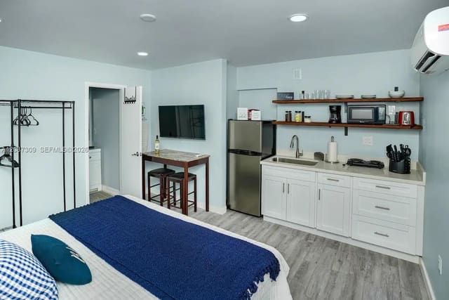 1647 NW 29th Avenue 4, Miami, FL 33125