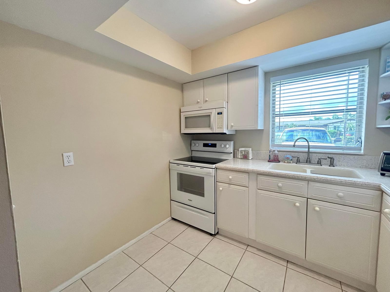 2811 Ashley Drive W E, West Palm Beach, FL 33415 photo 4