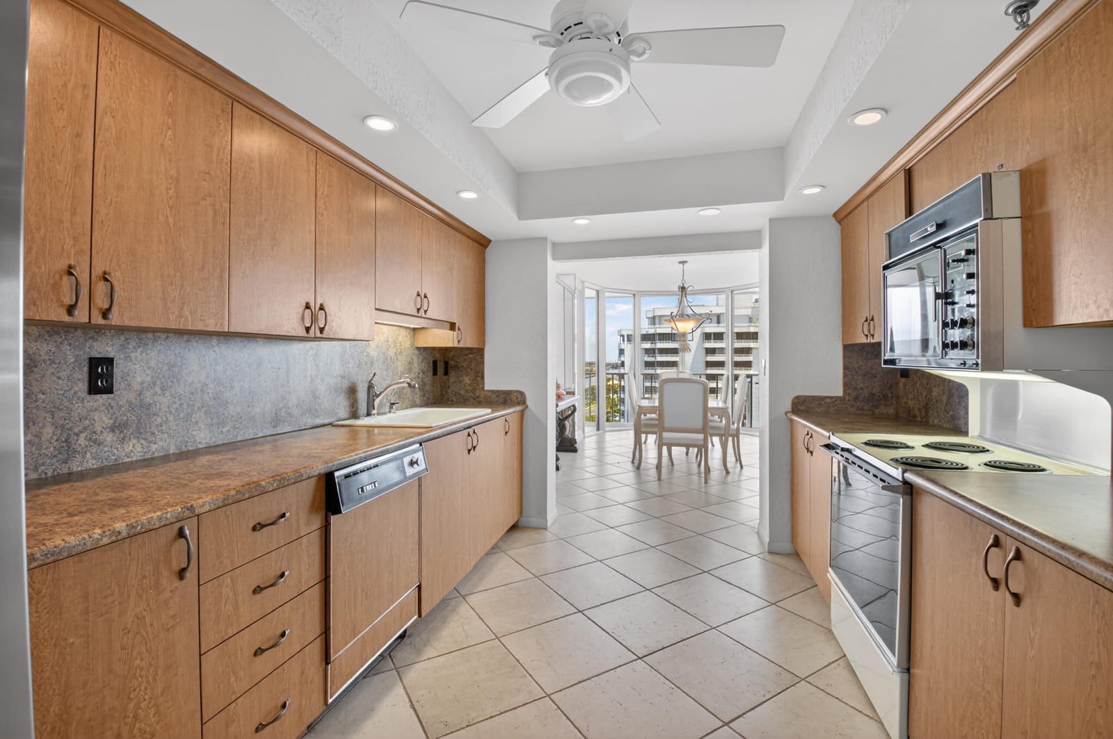 2917 S Ocean Boulevard 902, Highland Beach, FL 33487 photo 9