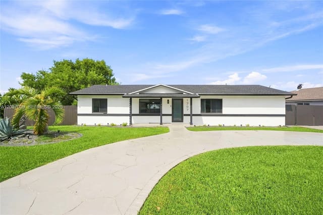 1707 S Curlew Lane, Homestead Lakes Farmlife, Homestead, FL