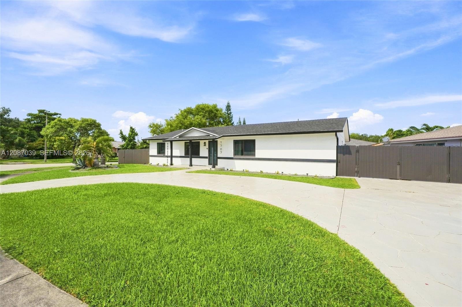 1707 S Curlew Lane, Homestead, FL 33035 photo 2