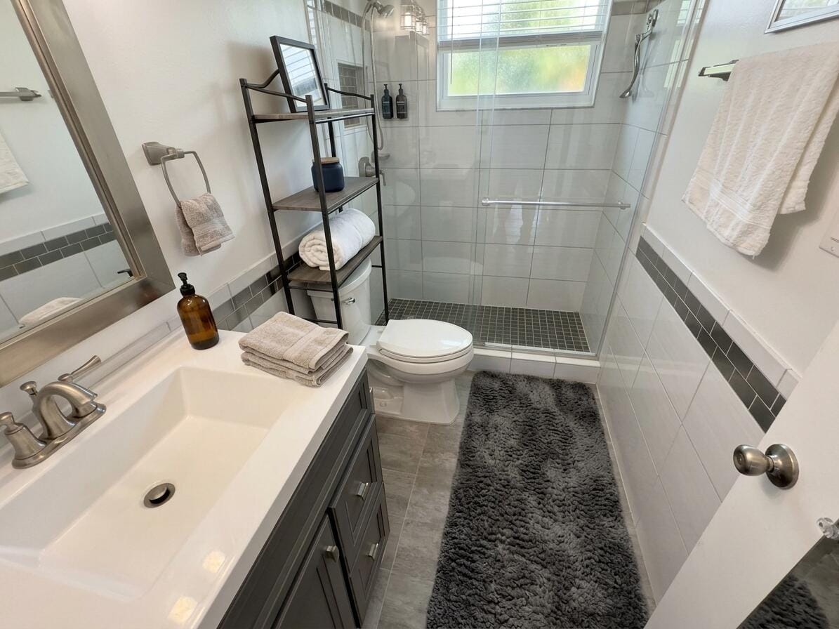 2555 NE 11th Street 303 — photo 6