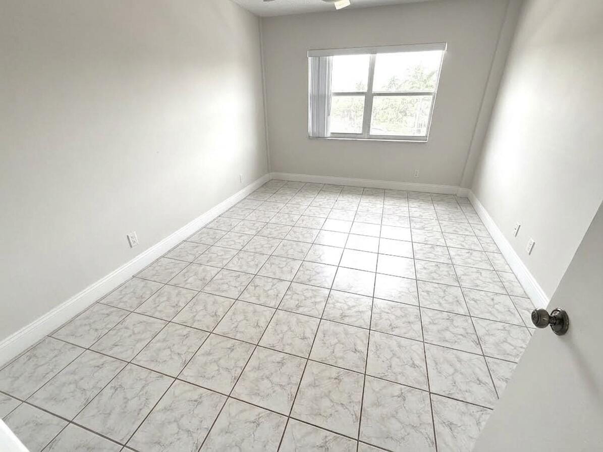 2555 NE 11th Street 303 — photo 8
