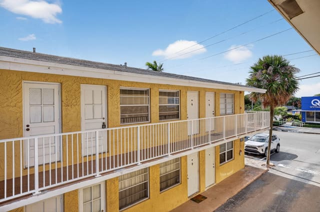 4051 NE 13TH Avenue NE 76-3, Oakland Park, FL 33334