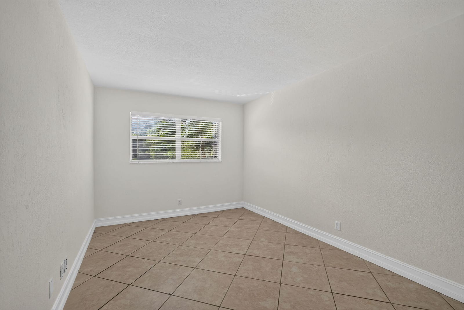 4051 NE 13TH Avenue NE 76-3 — photo 12