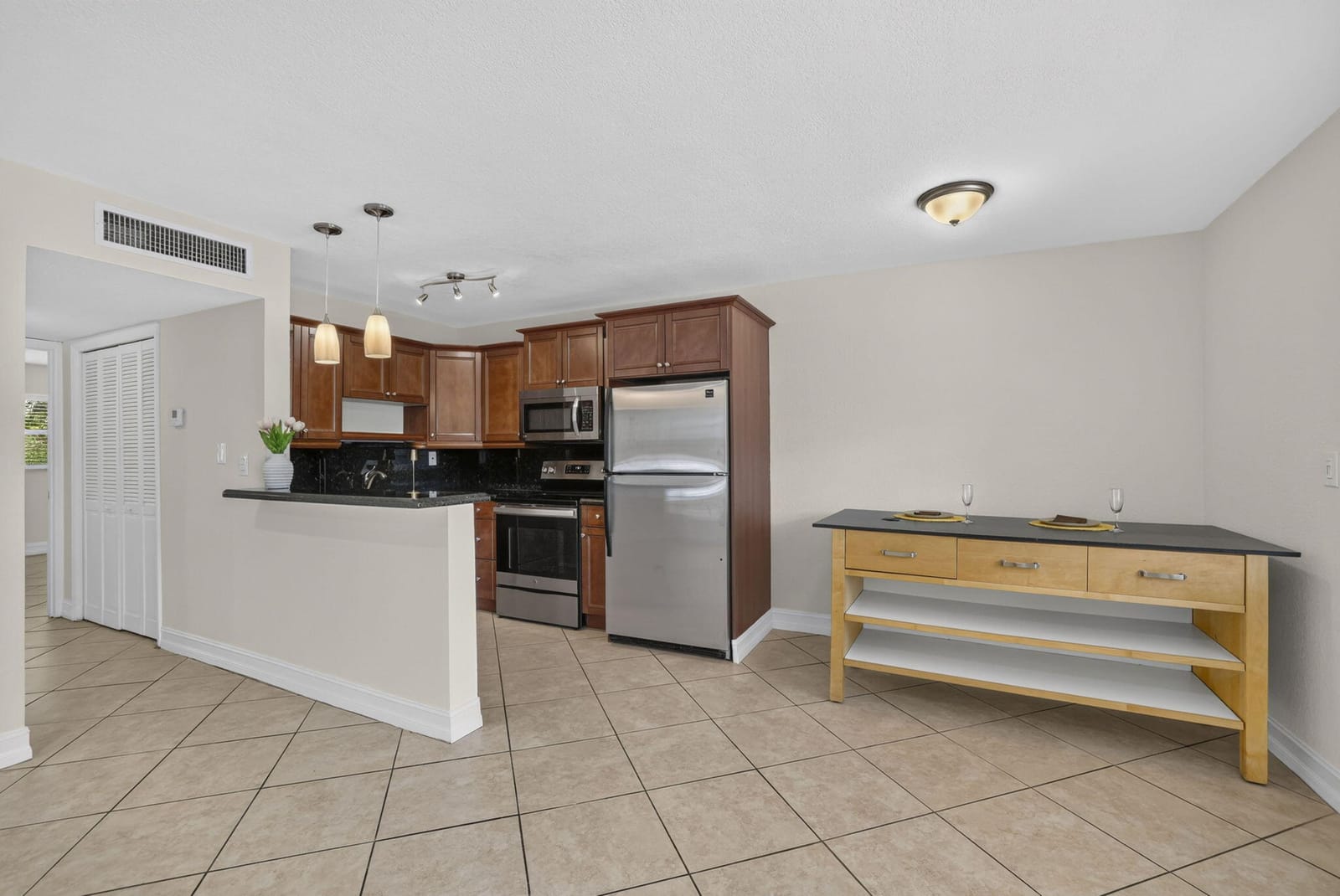 4051 NE 13TH Avenue NE 76-3 — photo 5