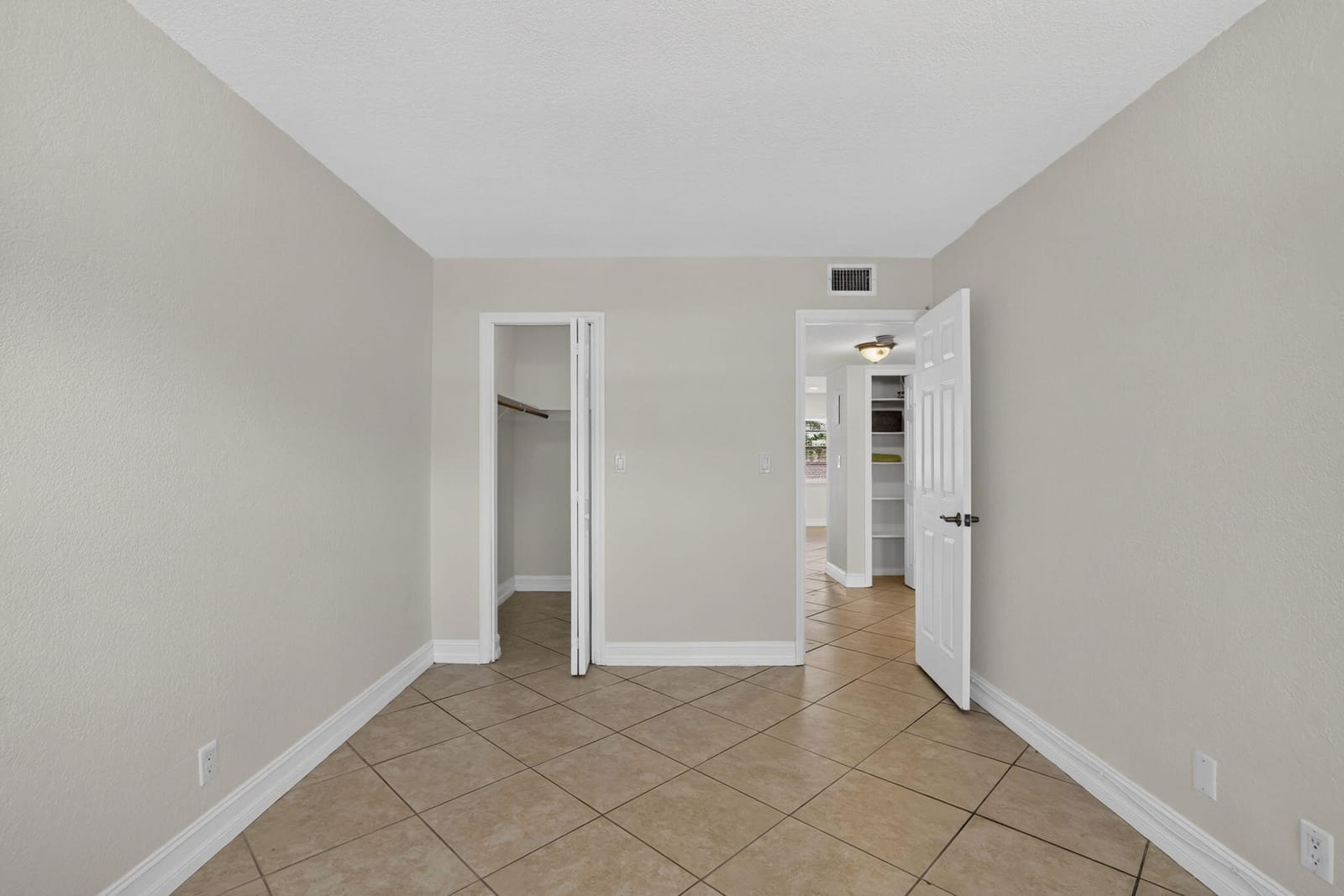 4051 NE 13TH Avenue NE 76-3 — photo 9