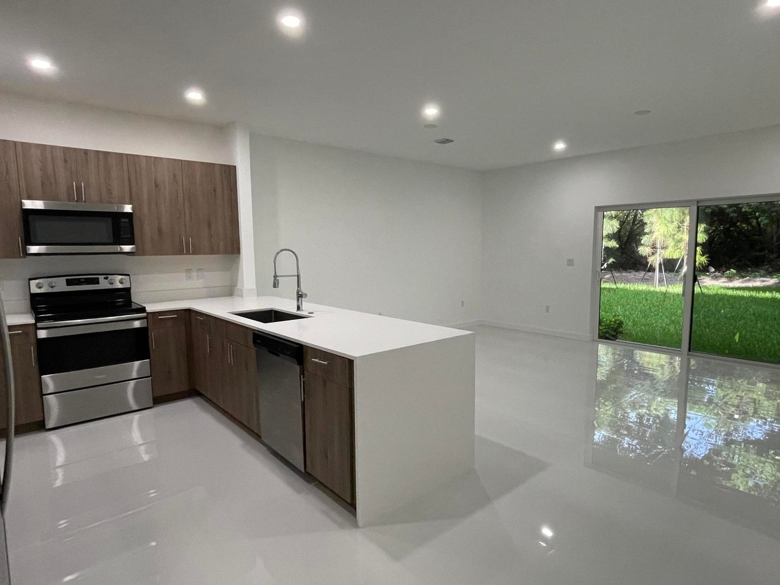 1350 CRYSTAL Way 107 — photo 5
