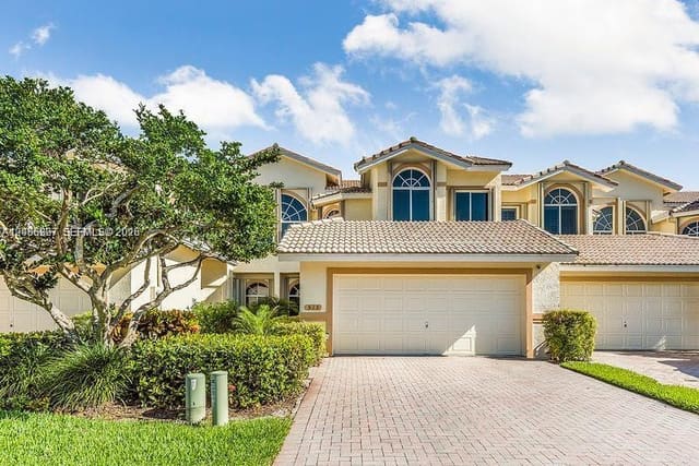 513 W Palm Aire Drive 513, Pompano Beach, FL 33069