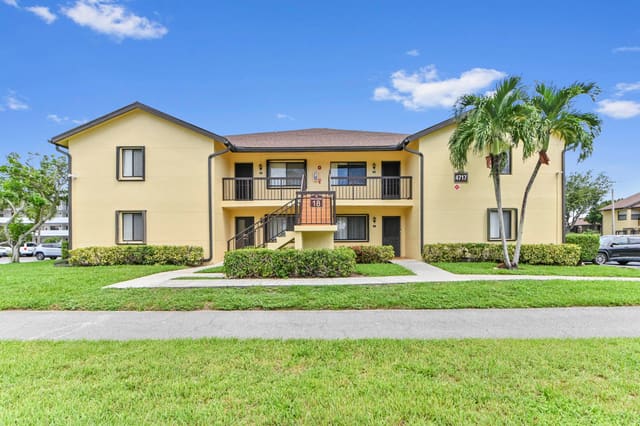 4717 Lucerne Lakes Boulevard E 201, Lake Worth, FL 33467