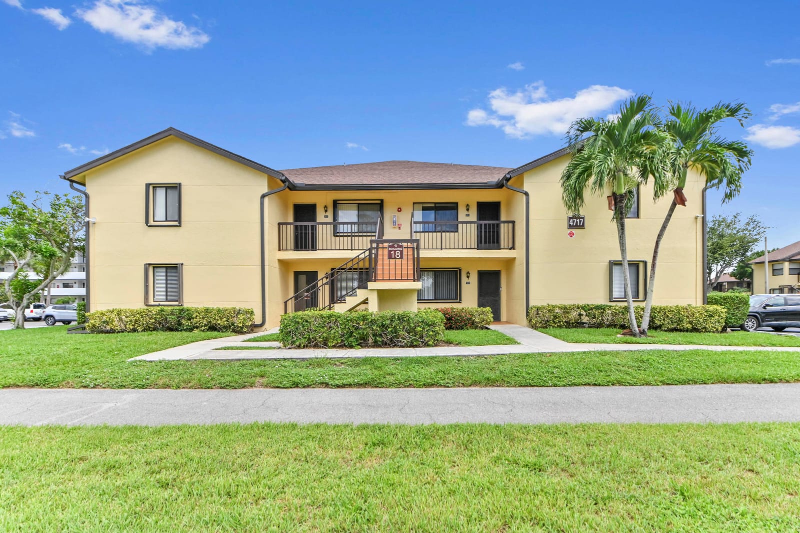 Pending home at 4717 Lucerne Lakes Boulevard E 201, Lake Worth, FL 33467