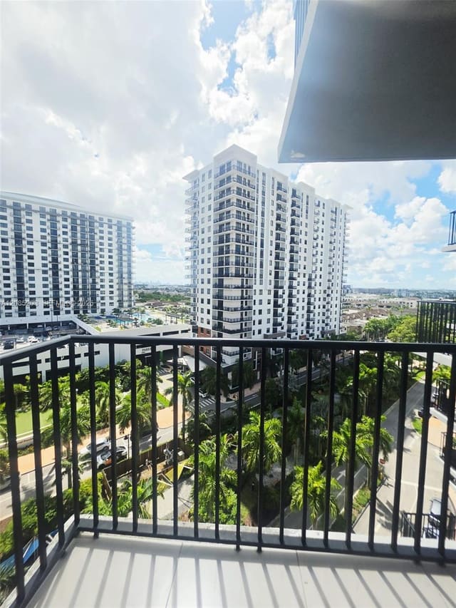5252 NW 85th Avenue 809, Doral, FL 33166