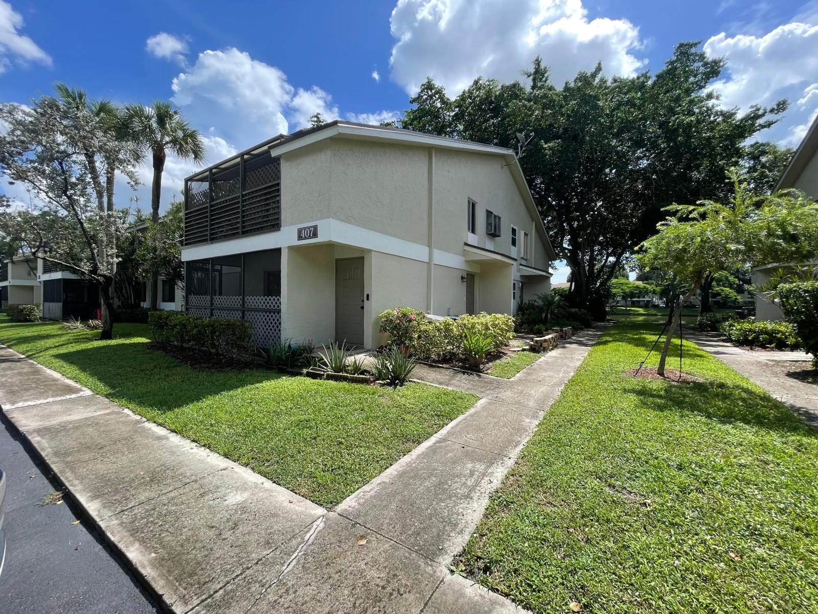 407 GARDENS Drive 102, Pompano Beach, FL 33069 photo 2