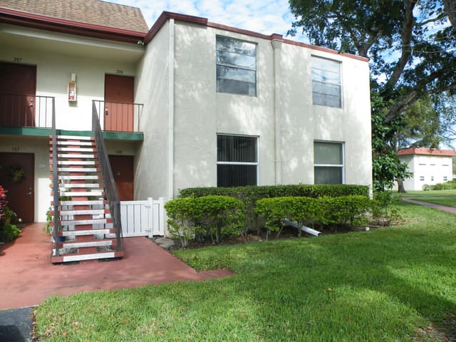 15 Willowbrook Lane 108, Delray Beach, FL 33446