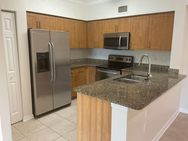 6505 Emerald Dunes Drive 204, West Palm Beach, FL 33411
