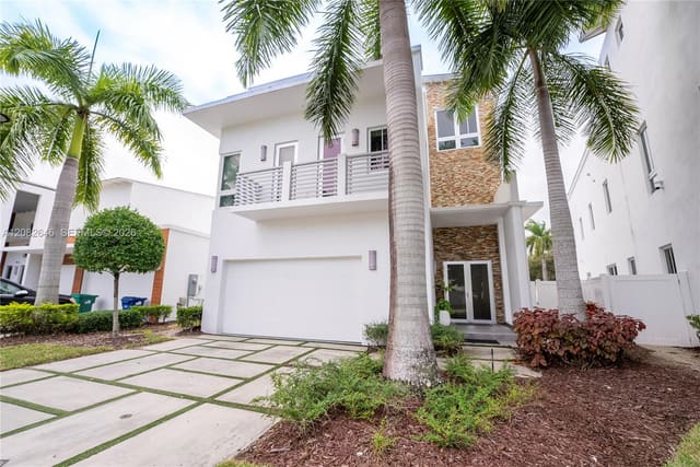 8340 NW 33 Terrace, Oasis Park Square At Doral, Doral, FL