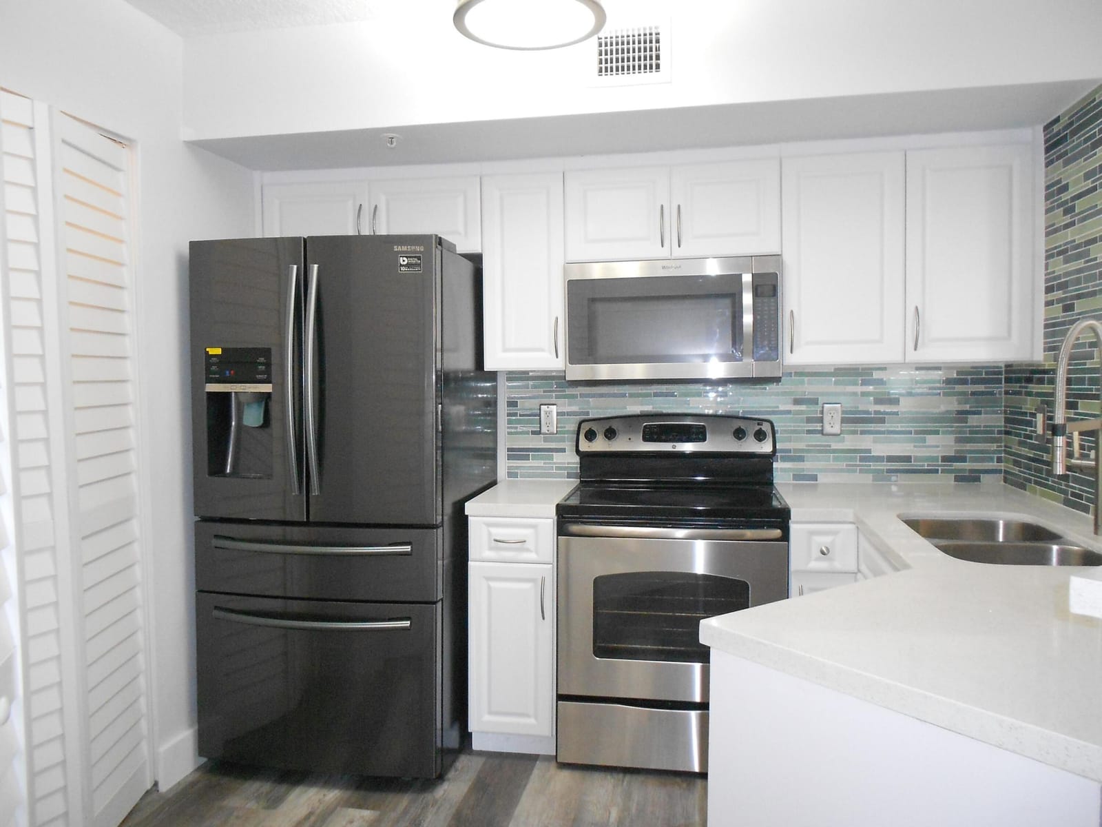 1000 Scotia Drive 304 — photo 3