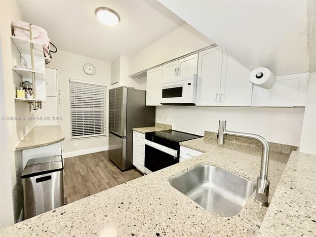 16 Key West Court, Weston, FL 33326
