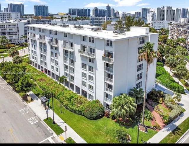 17800 Atlantic Boulevard 204, Sunny Isles Beach, FL 33160
