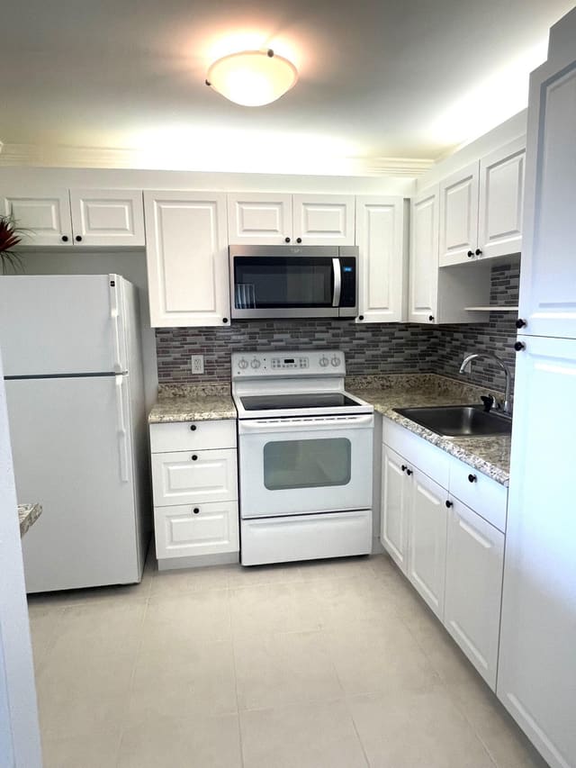 114 Valencia E, Delray Beach, FL 33446