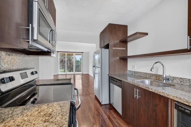 250 Jacaranda Drive 411, Plantation, FL 33324