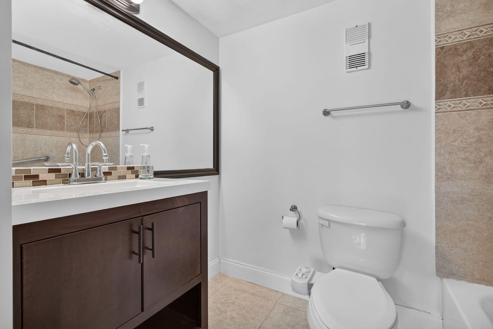 250 Jacaranda Drive 411, Plantation, FL 33324 photo 12
