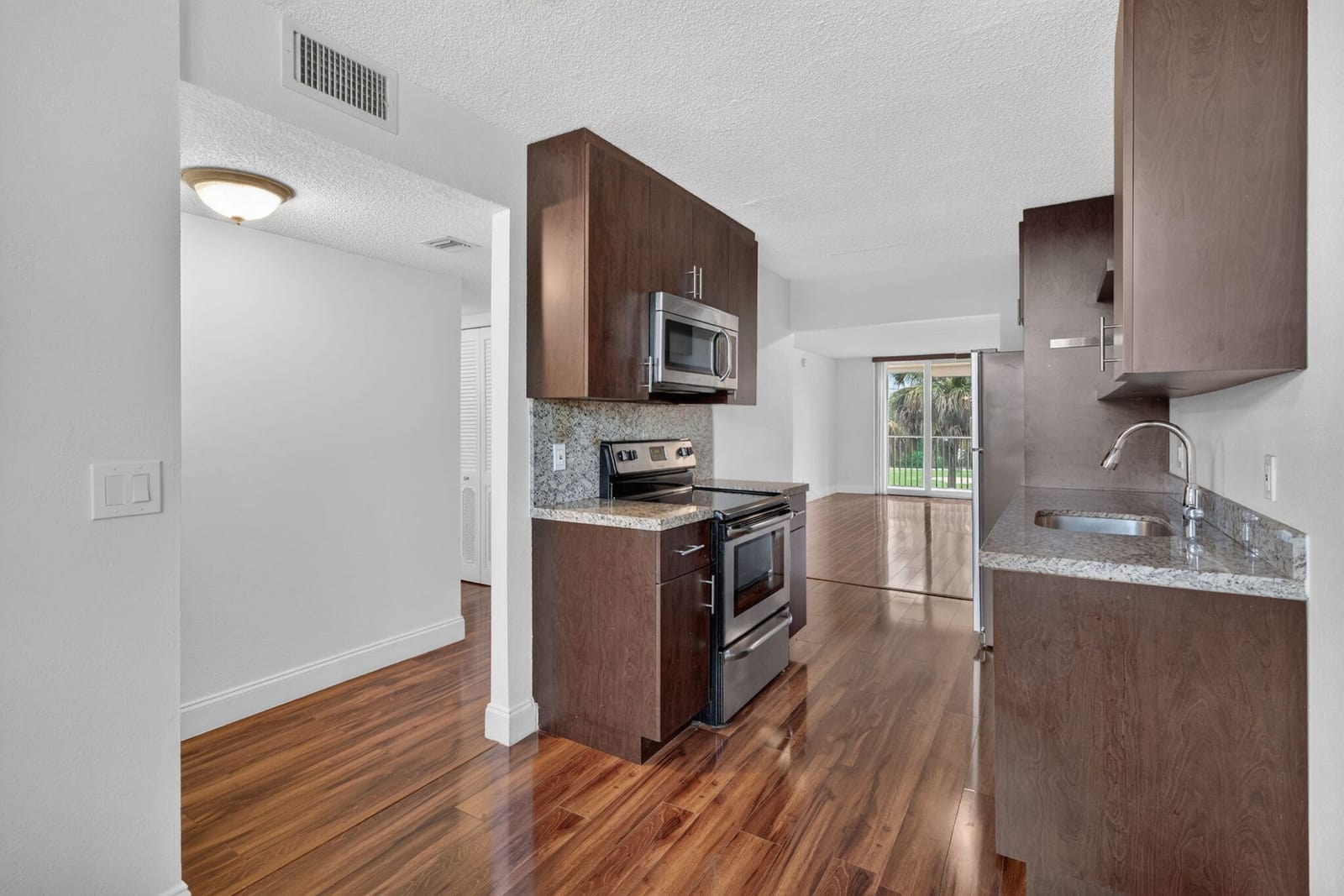 250 Jacaranda Drive 411, Plantation, FL 33324 photo 3