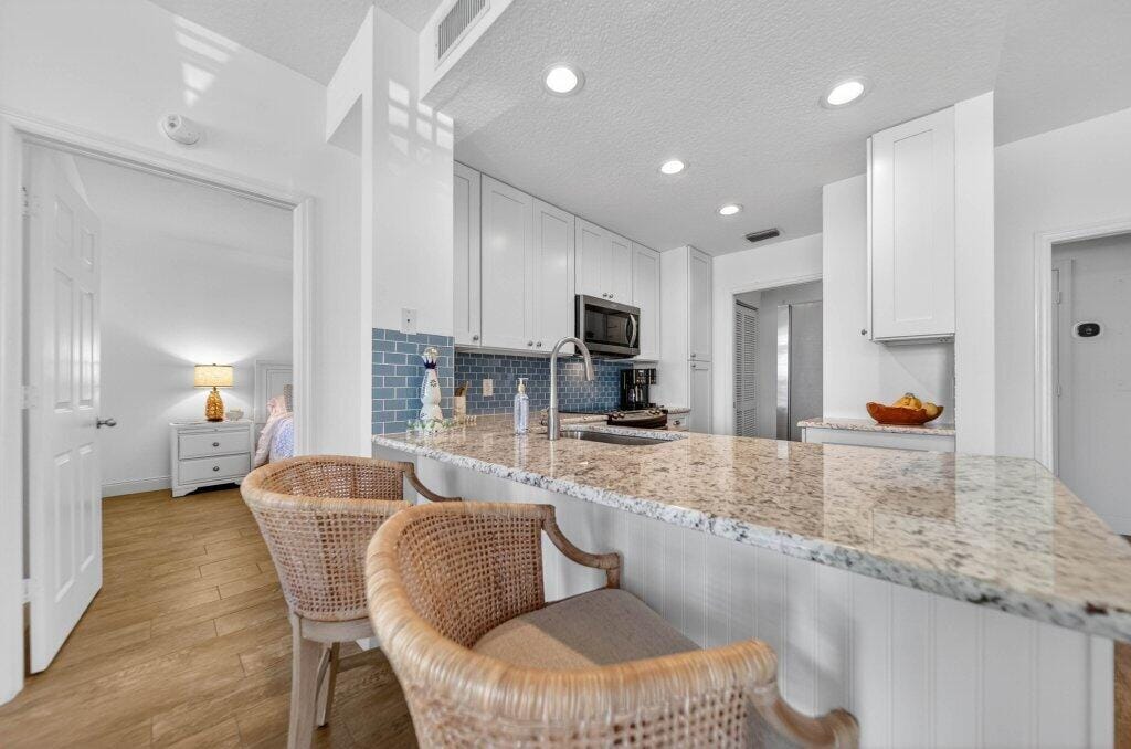 391 NE Plantation Road 215 — photo 5
