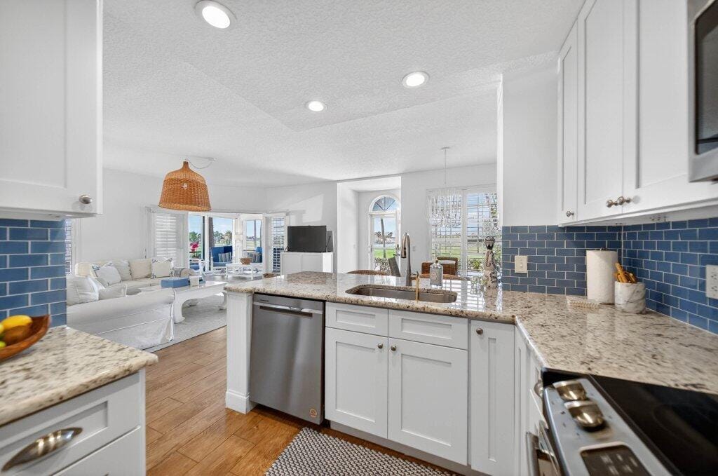 391 NE Plantation Road 215 — photo 6