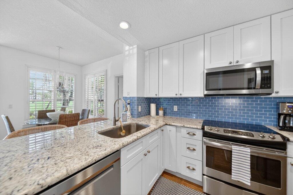 391 NE Plantation Road 215 — photo 7