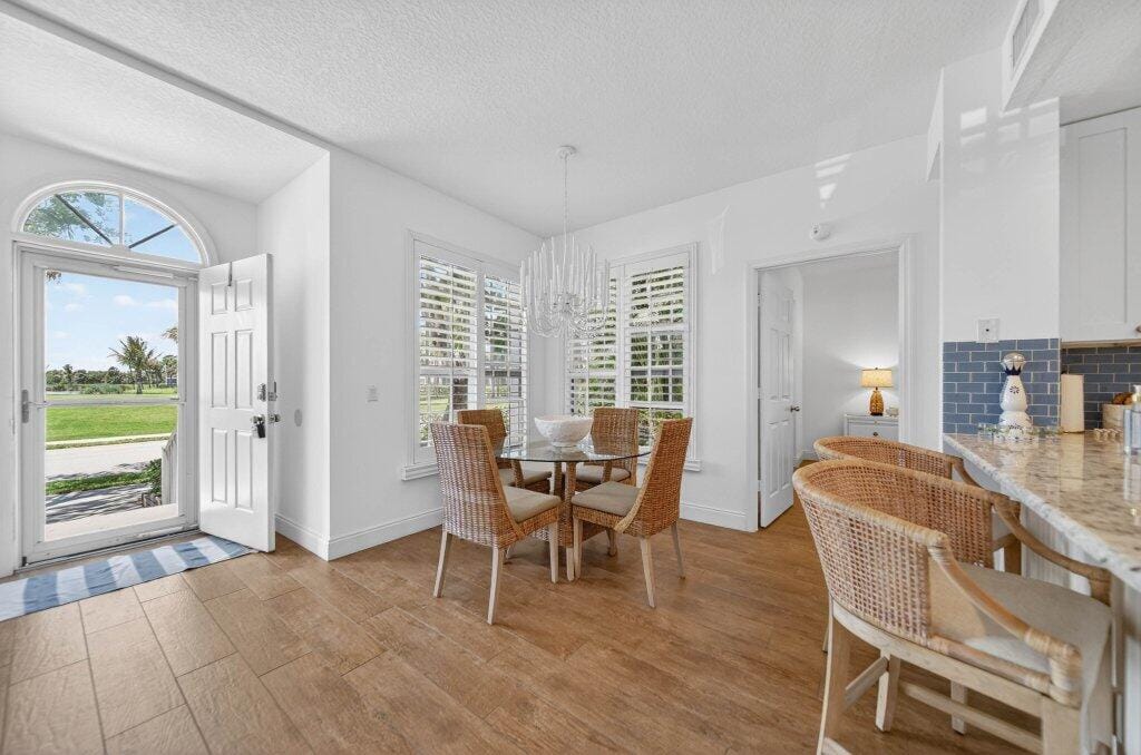 391 NE Plantation Road 215 — photo 8