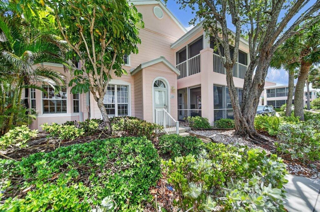 391 NE Plantation Road 215