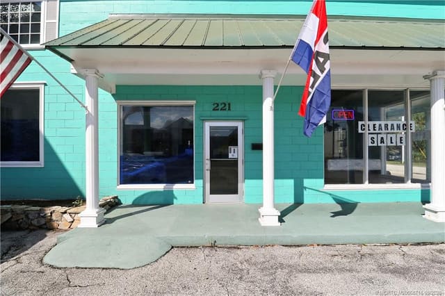 221 N Us Highway 1 Highway, Fort Pierce, FL 34950