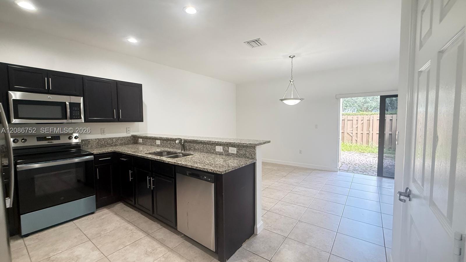 3217 SE 4th Street 3217 — photo 6