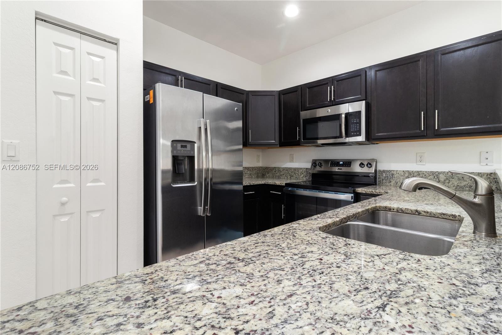3217 SE 4th Street 3217 — photo 8