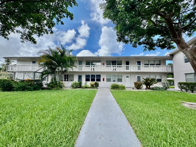 44 CANTERBURY B, West Palm Beach, FL 33417