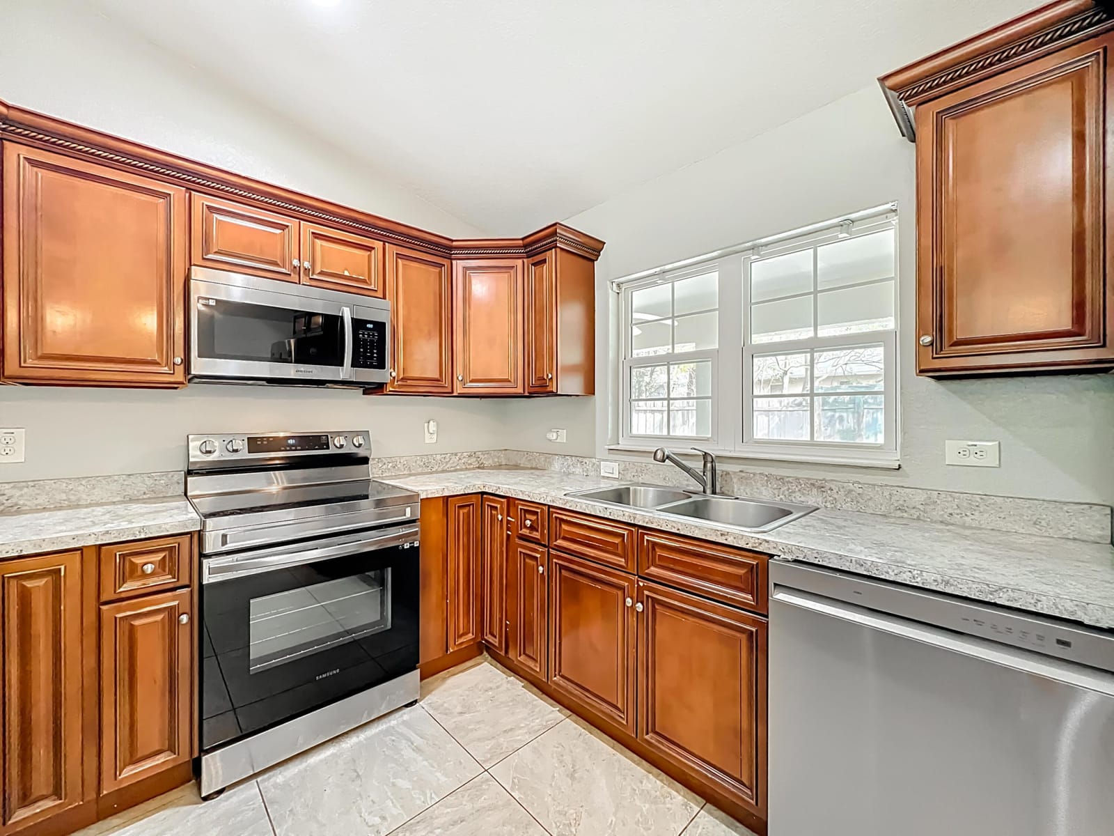 608 MASTERS Avenue, Wildwood, FL 34785 photo 11
