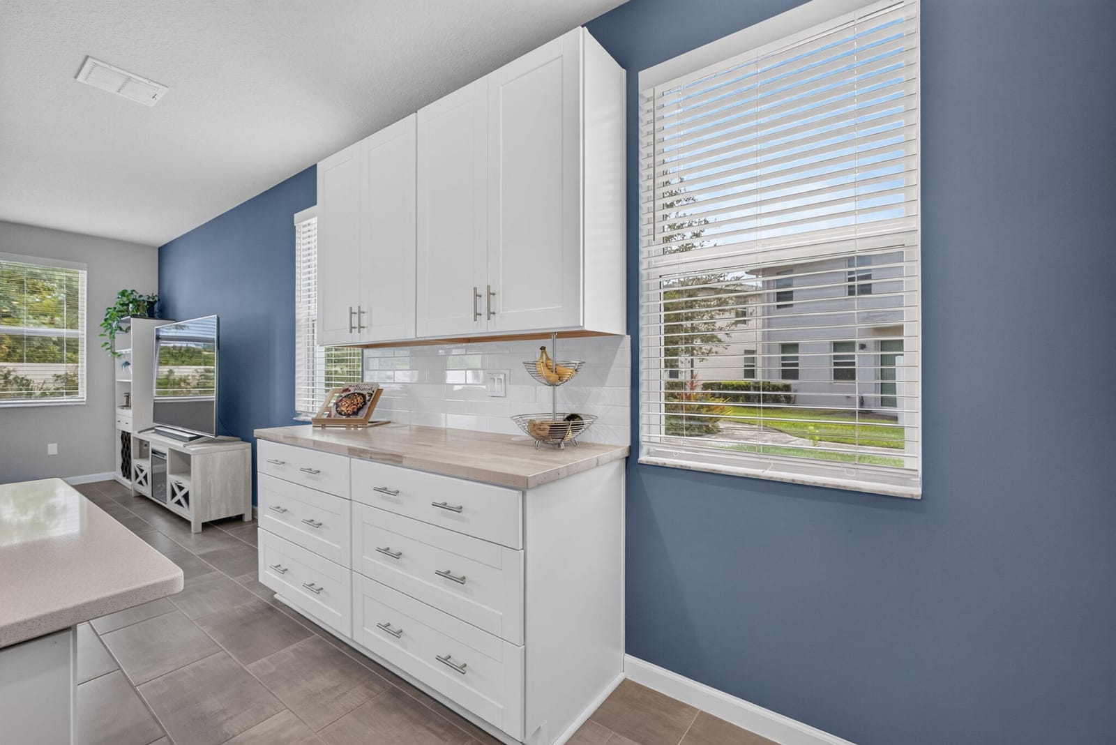 5600 Mentmore Drive — photo 10