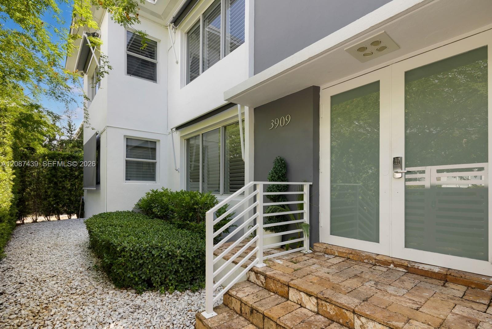 3909 Garden Avenue, Miami Beach, FL 33140 photo 2