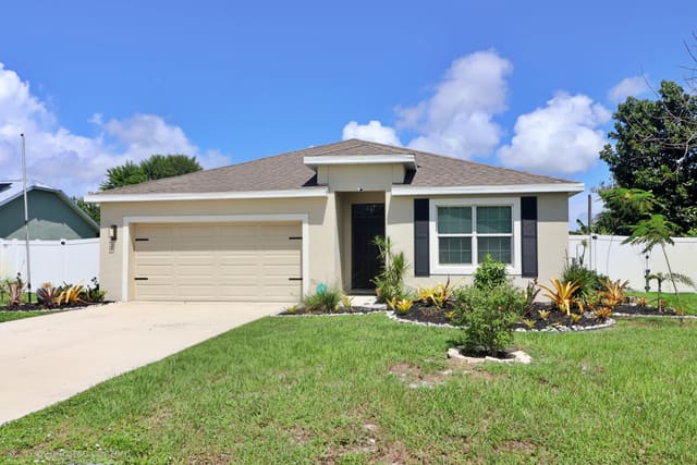 1465 SE Grapeland Avenue, FL 34952