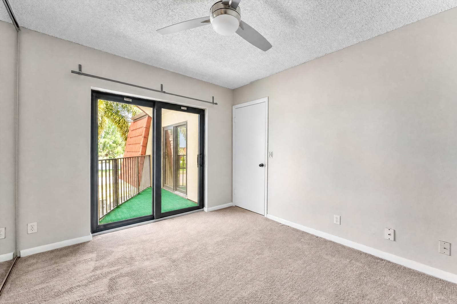 3750 VICTORIA Drive — photo 10