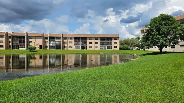 2981 N Nob Hill Road 201, Sunrise Lakes 172 Condo, Sunrise, FL