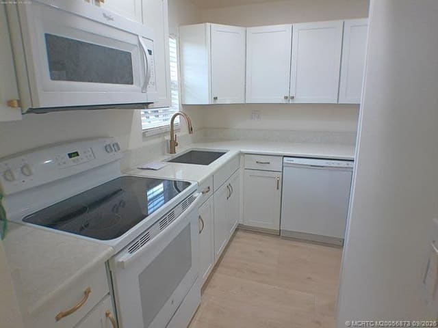 1979 SW Palm City Road D, King Mountain Condo Monterey Yacht & Country Club, Stuart, FL