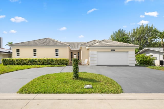 1211 SINGER Drive, Singer Island, FL 33404