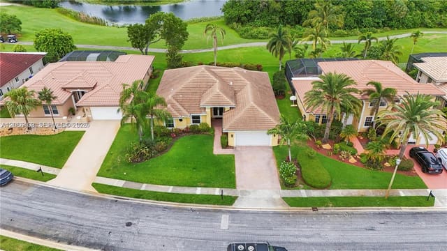 720 W Cypress Pointe Drive W, Pembroke Pines, FL 33027