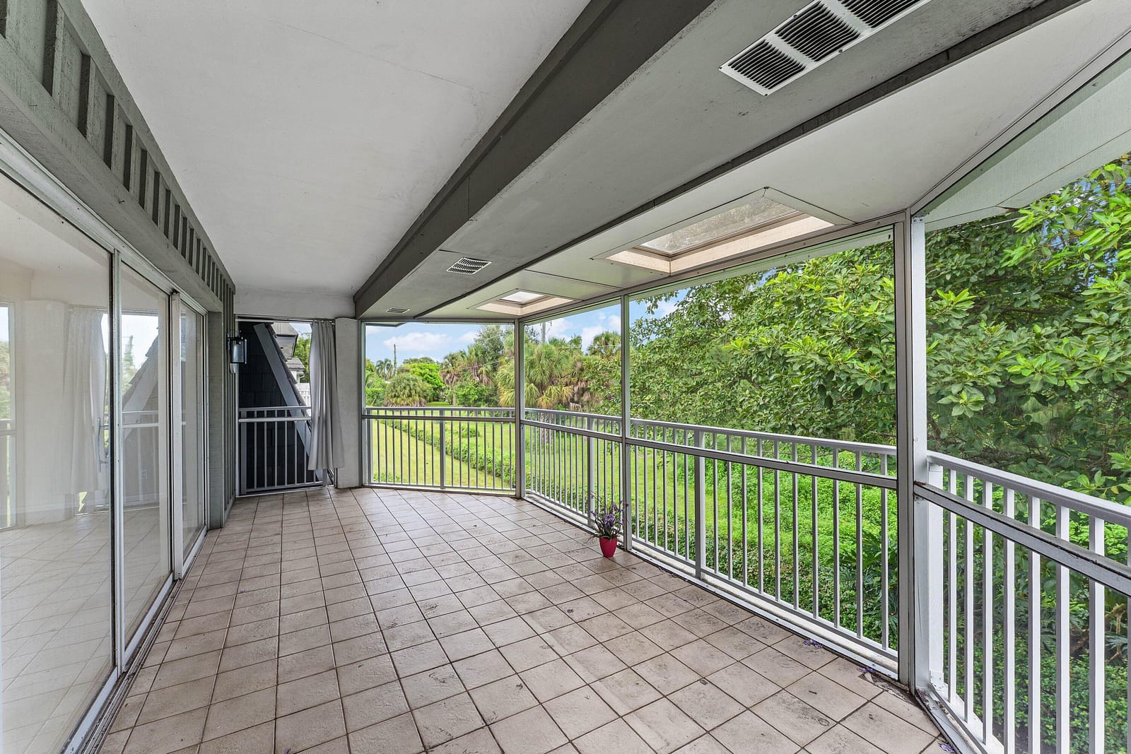 408 PINE TREE Court 12, Atlantis, FL 33462 photo 22