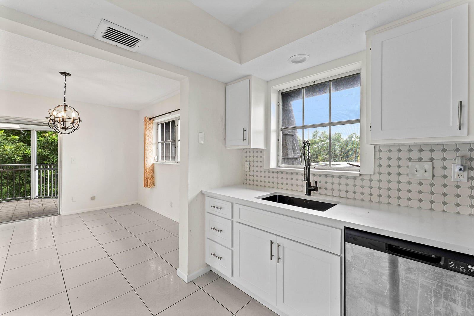 408 PINE TREE Court 12, Atlantis, FL 33462 photo 7